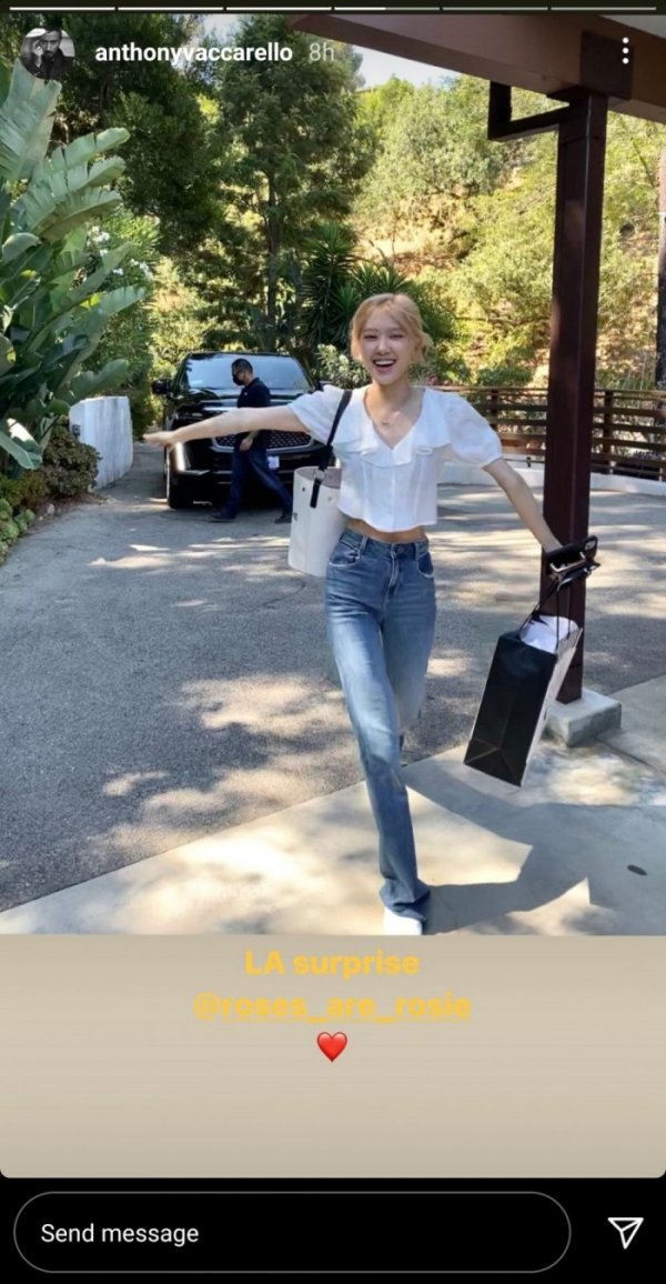 Rosé đã đến thăm nhà Anthony Vaccarello tại LA. (Ảnh: Billboard Vietnam) 