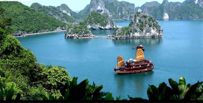 Vịnh Hạ Long được UNESCO công nhận là di sản thiên nhiên thế giới năm 2000