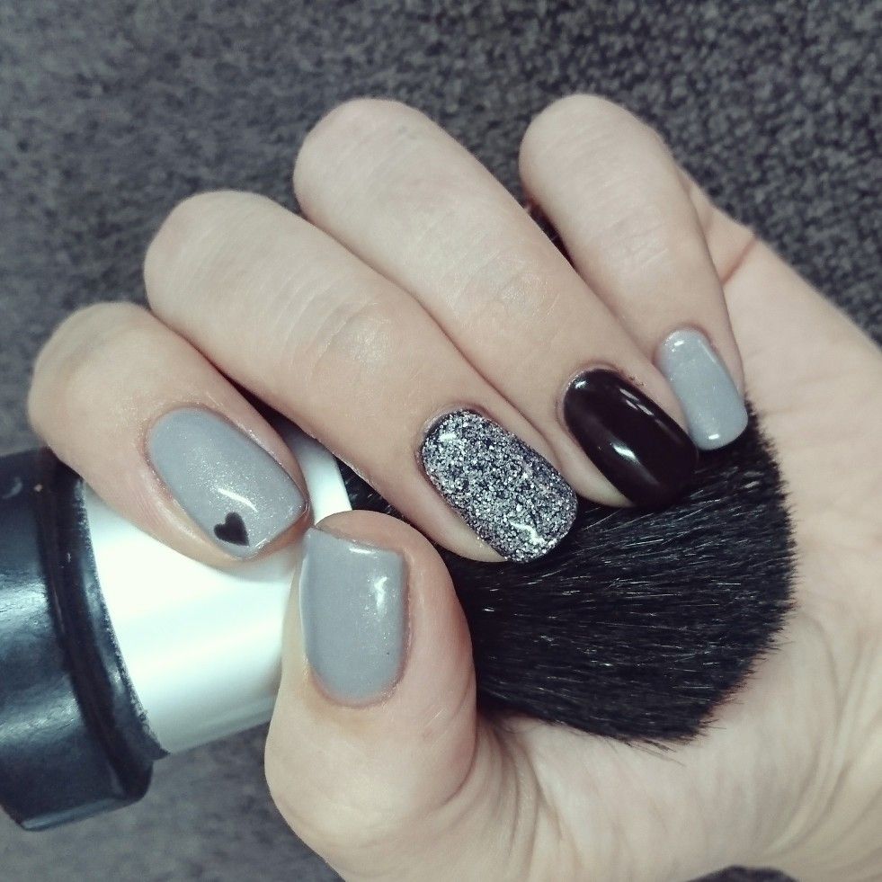 gray and black nails